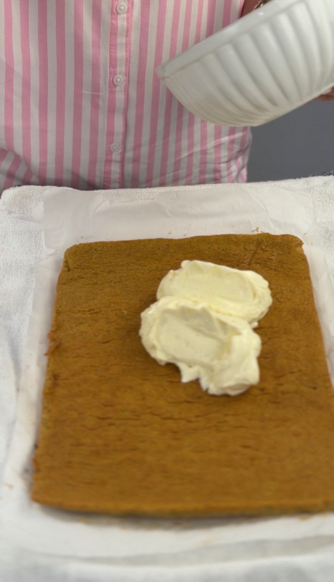 Famous Pumpkin Roll with Cream Cheese Filling — 6