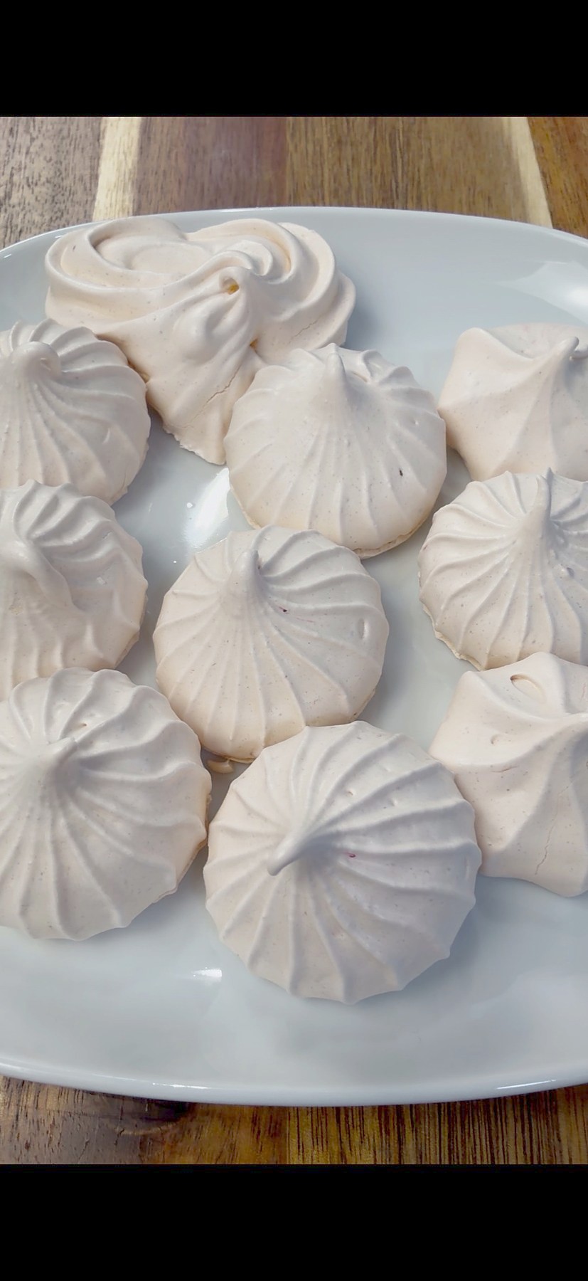 Little Sugar Kisses (Naturally Pink Meringues)