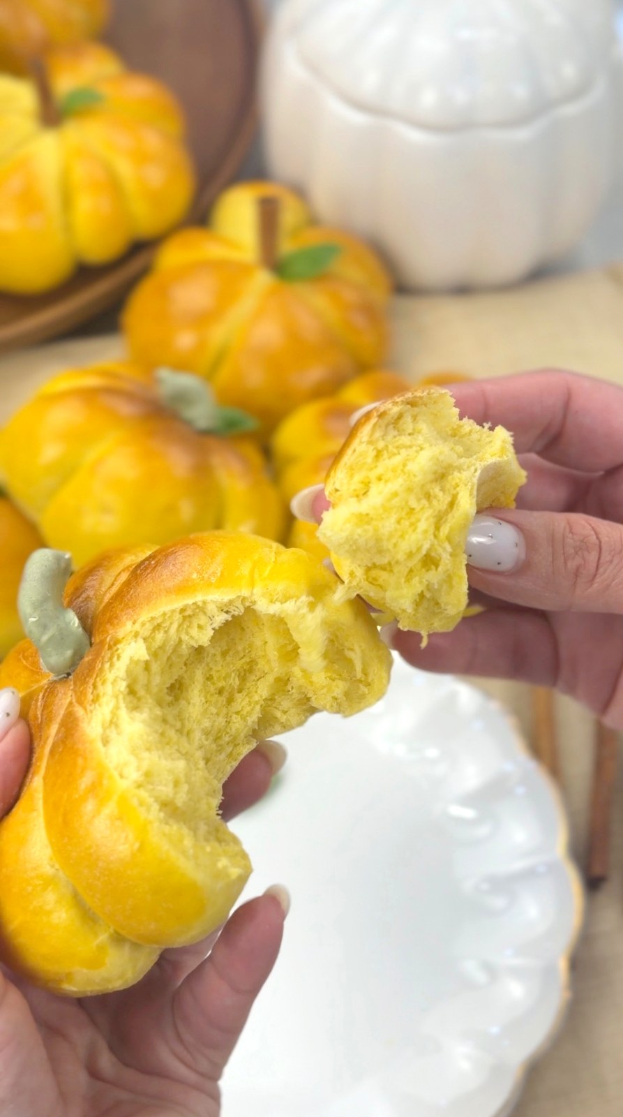 Pumpkin-Shaped Pumpkin Buns — 13